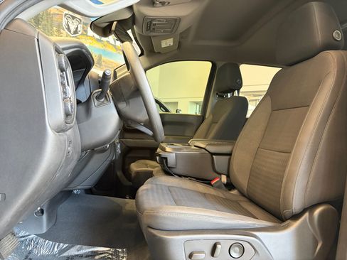 Used 2022 Chevrolet Silverado 1500 Custom AWD/4WD image 12