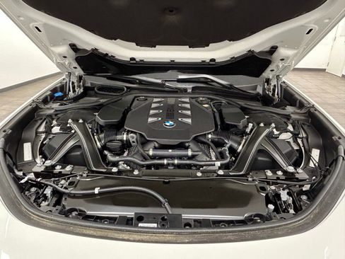 Used 2025 BMW 760i xDrive w/ Executive Package image 43