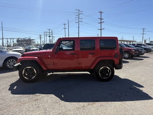 Used 2014 Jeep Wrangler Unlimited Sahara image 3
