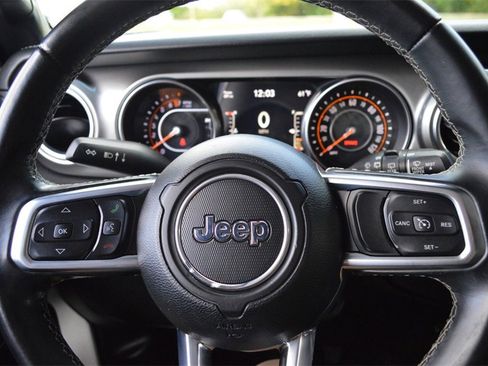 Used 2020 Jeep Wrangler Unlimited Sahara image 17