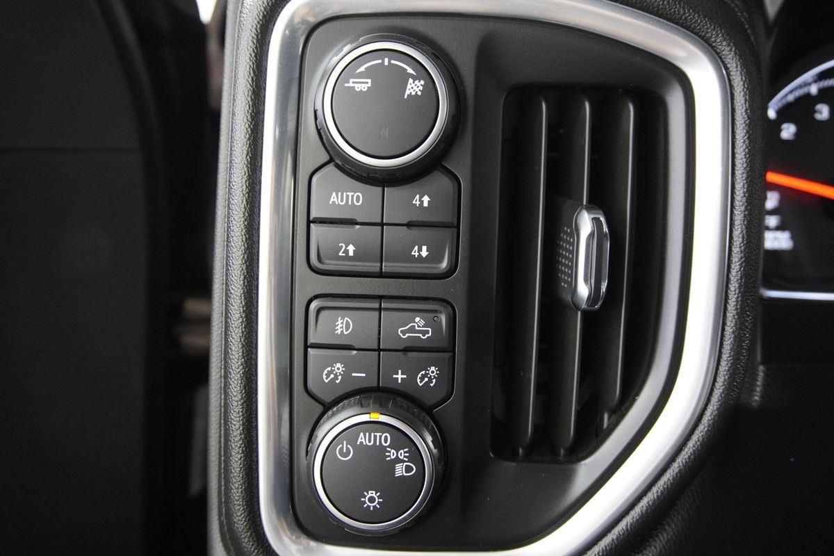 Used 2019 Chevrolet Silverado 1500 LT Trail Boss w/ Convenience Package AWD/4WD image 17