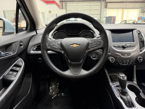 Used 2017 Chevrolet Cruze LT w/ LT Convenience Package FWD image 21