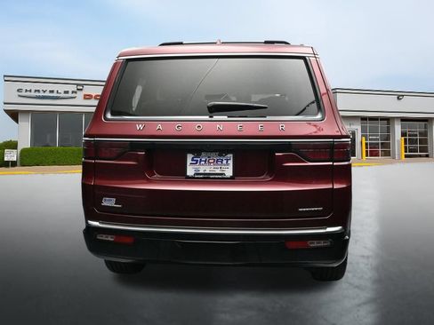 Used 2023 Jeep Wagoneer Series II w/ Premium Group I AWD/4WD image 4