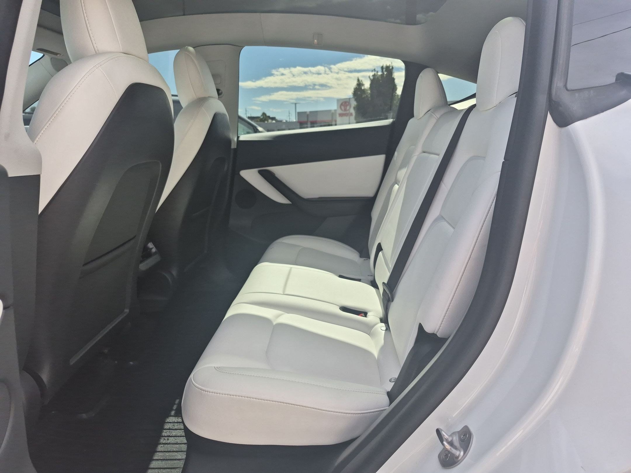 Used 2022 Tesla Model Y Performance AWD/4WD image 26
