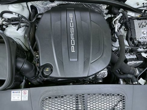 Used 2020 Porsche Macan image 31