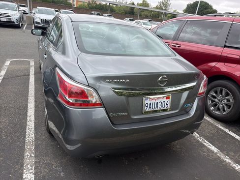 Used 2014 Nissan Altima 2.5 S FWD image 5