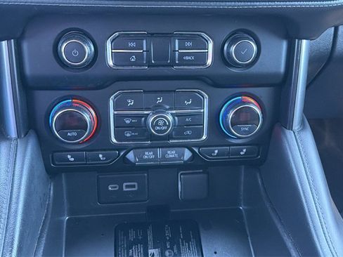 Used 2021 Chevrolet Suburban LT w/ LT Signature Package image 31