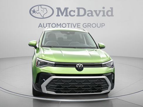 Used 2025 Volkswagen Taos SE FWD image 2