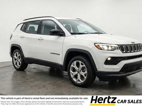 Used 2025 Jeep Compass Latitude AWD/4WD image 1