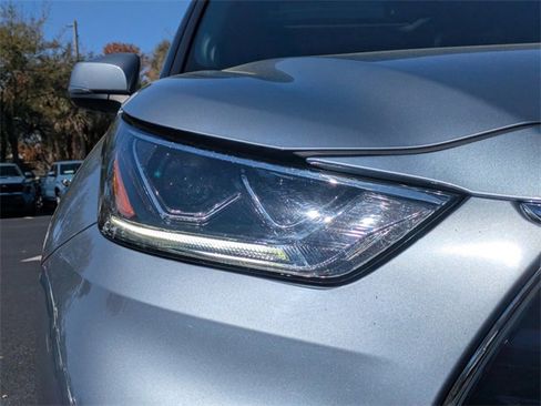 Used 2021 Toyota Highlander Platinum image 10