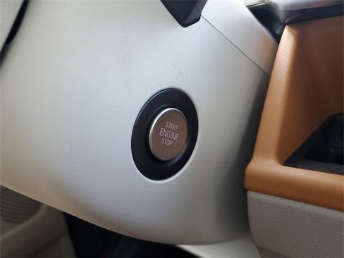 New 2025 Volkswagen ID. Buzz 1st Edition image 37