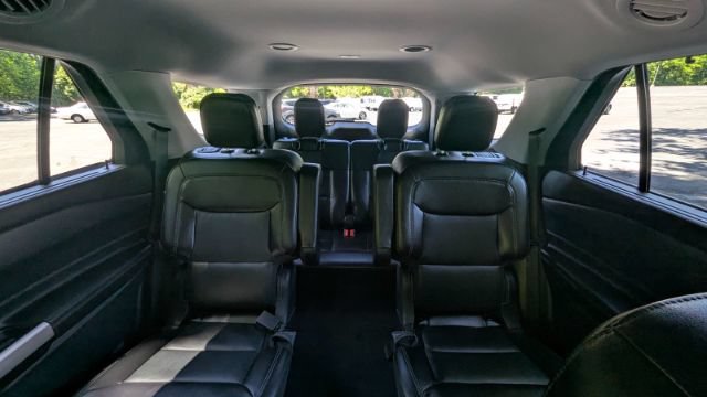 Used 2023 Ford Explorer Limited w/ Equipment Group 301A AWD/4WD image 23