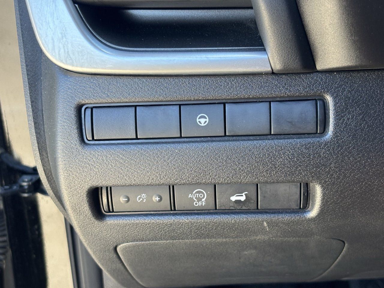 Used 2025 Nissan Rogue SV AWD/4WD image 30