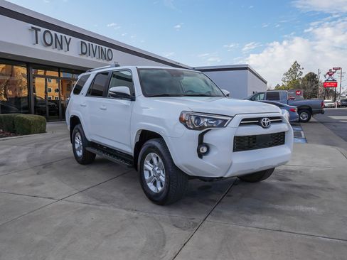 Used 2024 Toyota 4Runner SR5 Premium image 2