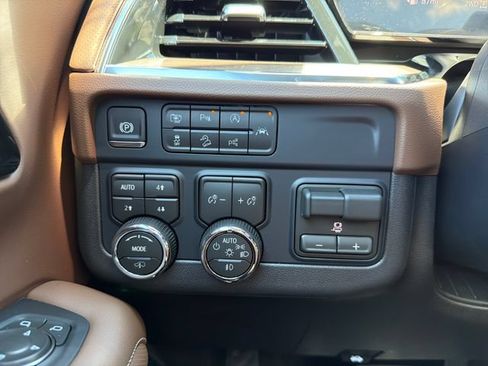 New 2026 Chevrolet Tahoe High Country AWD/4WD image 17