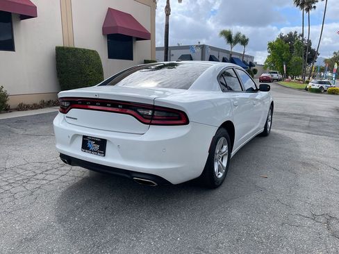 Used 2019 Dodge Charger SXT w/ Leather Interior Group RWD image 5