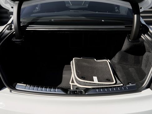 Used 2024 Bentley Flying Spur S V8 image 13