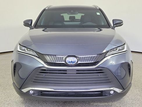 Used 2024 Toyota Venza XLE AWD/4WD image 3