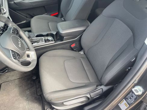 Used 2025 Kia Sportage LX image 35
