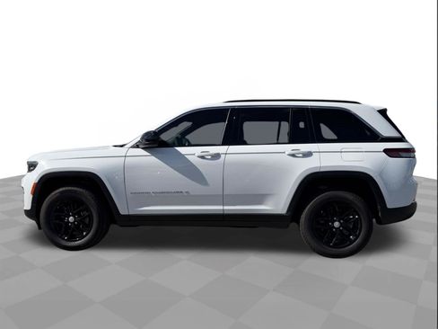 Used 2025 Jeep Grand Cherokee Laredo X AWD/4WD image 2