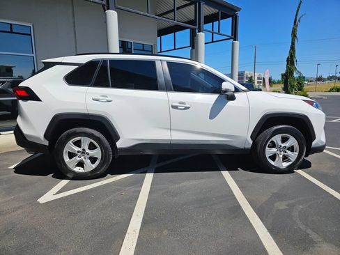 Used 2019 Toyota RAV4 XLE AWD/4WD image 6