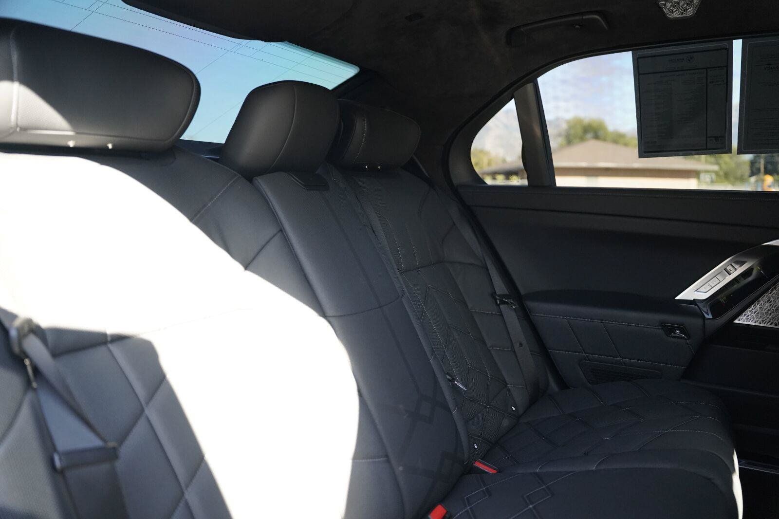 Used 2023 BMW 760i xDrive w/ Luxury Rear Seating Package AWD/4WD image 21