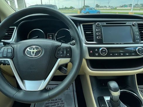 Used 2016 Toyota Highlander XLE FWD image 17
