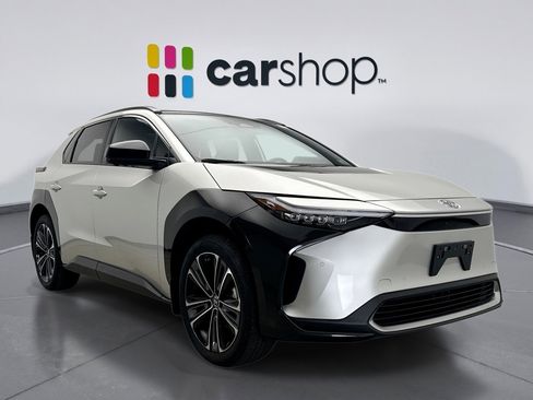 Used 2024 Toyota bZ4X LIMITED w/ Weather Package image 7