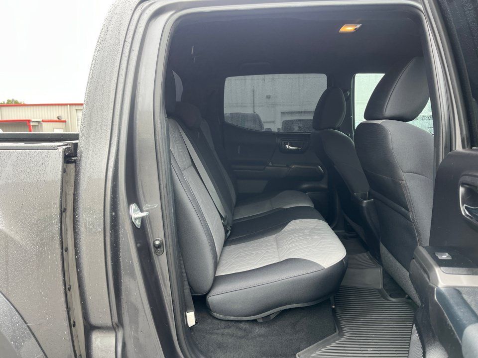 Used 2021 Toyota Tacoma TRD Sport AWD/4WD image 29