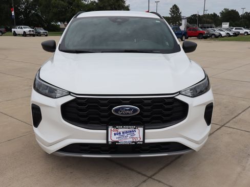Used 2024 Ford Escape ST-Line w/ Tech Pack #1 AWD/4WD image 2