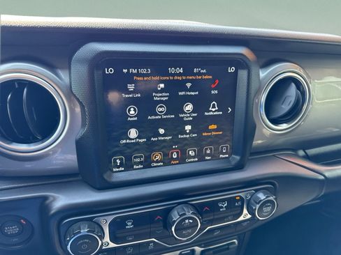 Used 2018 Jeep Wrangler Unlimited Sahara AWD/4WD image 12