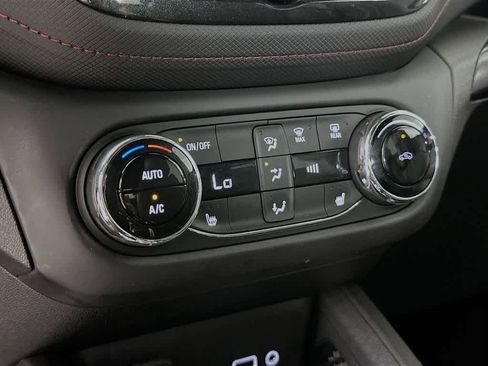 Used 2023 Chevrolet TrailBlazer RS w/ Sun and Liftgate Package AWD/4WD image 17