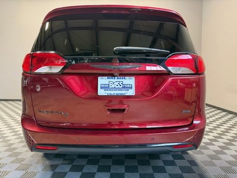 Used 2020 Chrysler Pacifica Touring-L AWD/4WD image 9