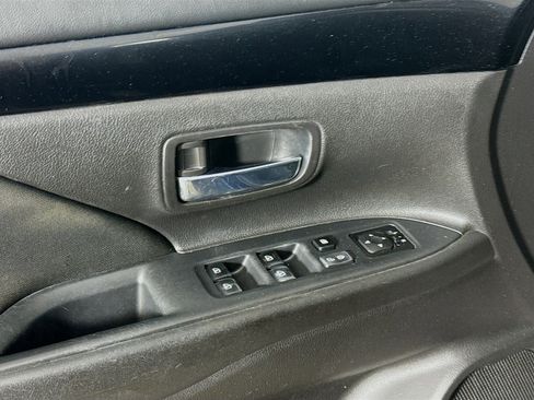 Used 2020 Mitsubishi Outlander ES FWD image 23