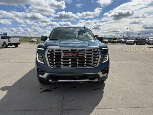 Used 2025 GMC Yukon XL Denali w/ Sun & Power Step Package AWD/4WD image 9