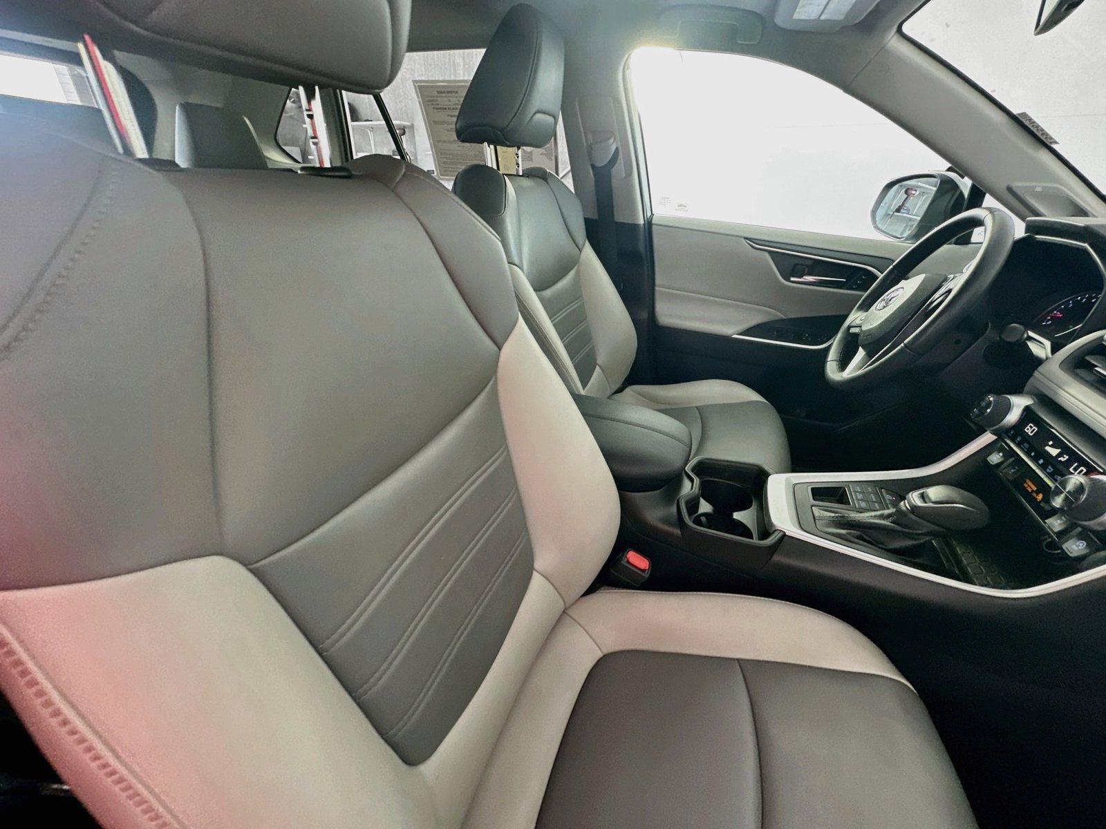 Used 2021 Toyota RAV4 XLE Premium AWD/4WD image 27