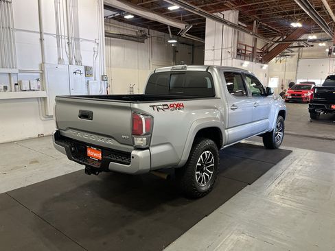 Used 2022 Toyota Tacoma TRD Sport w/ TRD Premium Sport Package AWD/4WD image 6