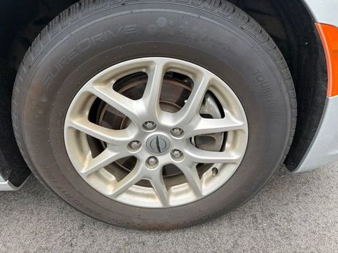 Used 2023 Chrysler Pacifica Touring-L FWD image 9