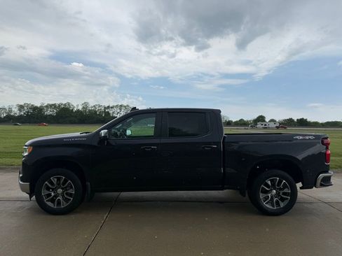 Used 2023 Chevrolet Silverado 1500 LT AWD/4WD image 7