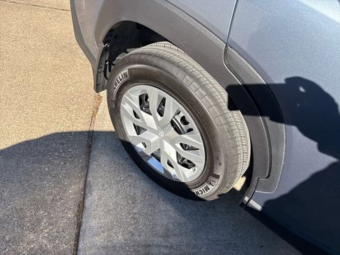 Used 2025 Toyota Corolla Cross L image 7