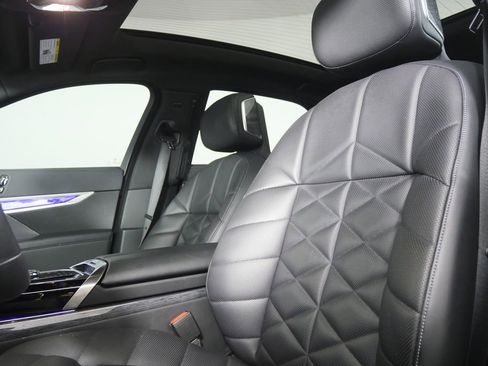 Used 2023 BMW 740i 740i image 4