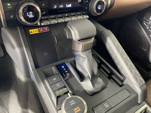 New 2026 Toyota 4Runner Limited AWD/4WD image 4