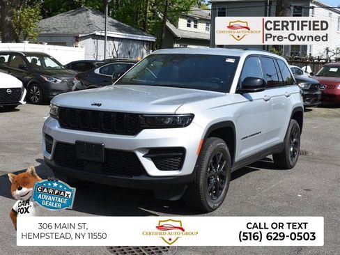 Used 2025 Jeep Grand Cherokee Altitude AWD/4WD image 1