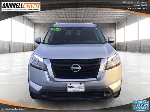 Used 2024 Nissan Pathfinder SV image 2