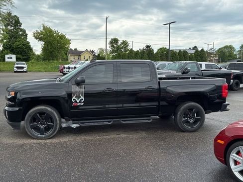 Used 2018 Chevrolet Silverado 1500 LTZ Z71 w/ Realtree Edition AWD/4WD image 3