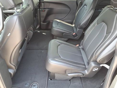 New 2027 Chrysler Pacifica Select FWD image 13