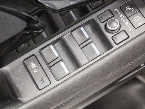 Used 2020 Land Rover Range Rover Evoque SE image 21