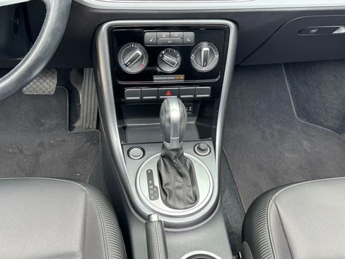 Used 2018 Volkswagen Beetle 2.0T S w/ Style & Comfort Package FWD image 22