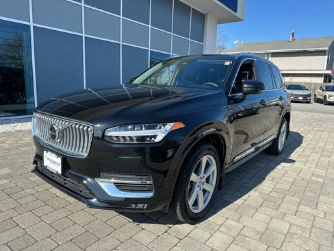 Used 2024 Volvo XC90 B5 Core w/ Climate Package AWD/4WD image 4