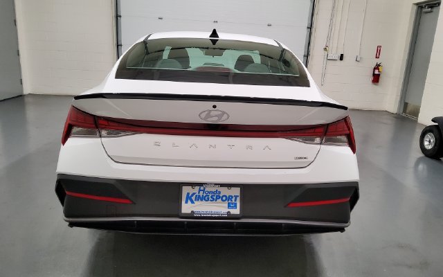 Used 2025 Hyundai Elantra SEL FWD image 9
